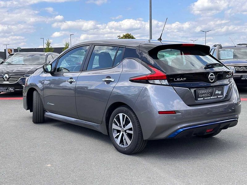 Nissan Leaf Acenta 40kWh Navi Sitzh. Carplay Temp 360